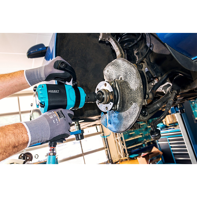 HAZET Klucz udarowy Twin Turbo 9013TT ∙ Maksymalny moment przy odkręcaniu [Nm]: 4100 Nm ∙ Zabierak kwadratowy masywny 3/4 cala (20&nbsp;mm) ∙ Wysokowydajny, podw&oacute;jny mechanizm udarowy